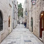 Apartman Lara