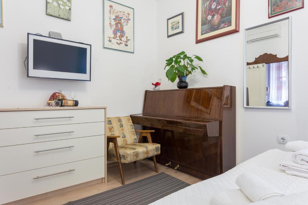 Apartman Lara *
